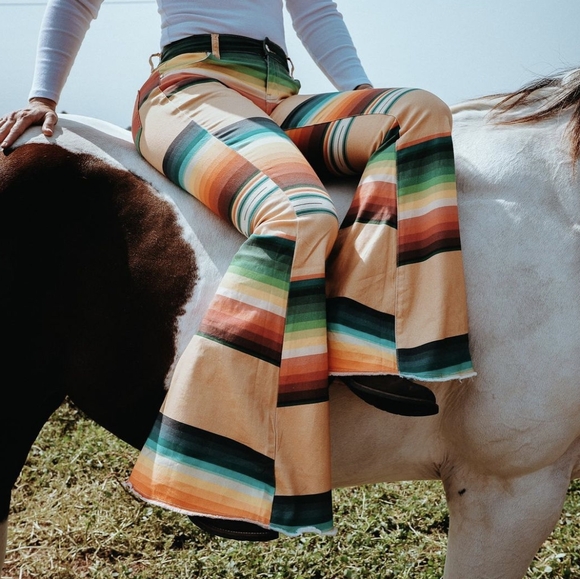 RANCH DRESS'N Fallon Taylor "Moab" serape super flare rodeo cowgirl jeans sz 2 - Picture 1 of 13